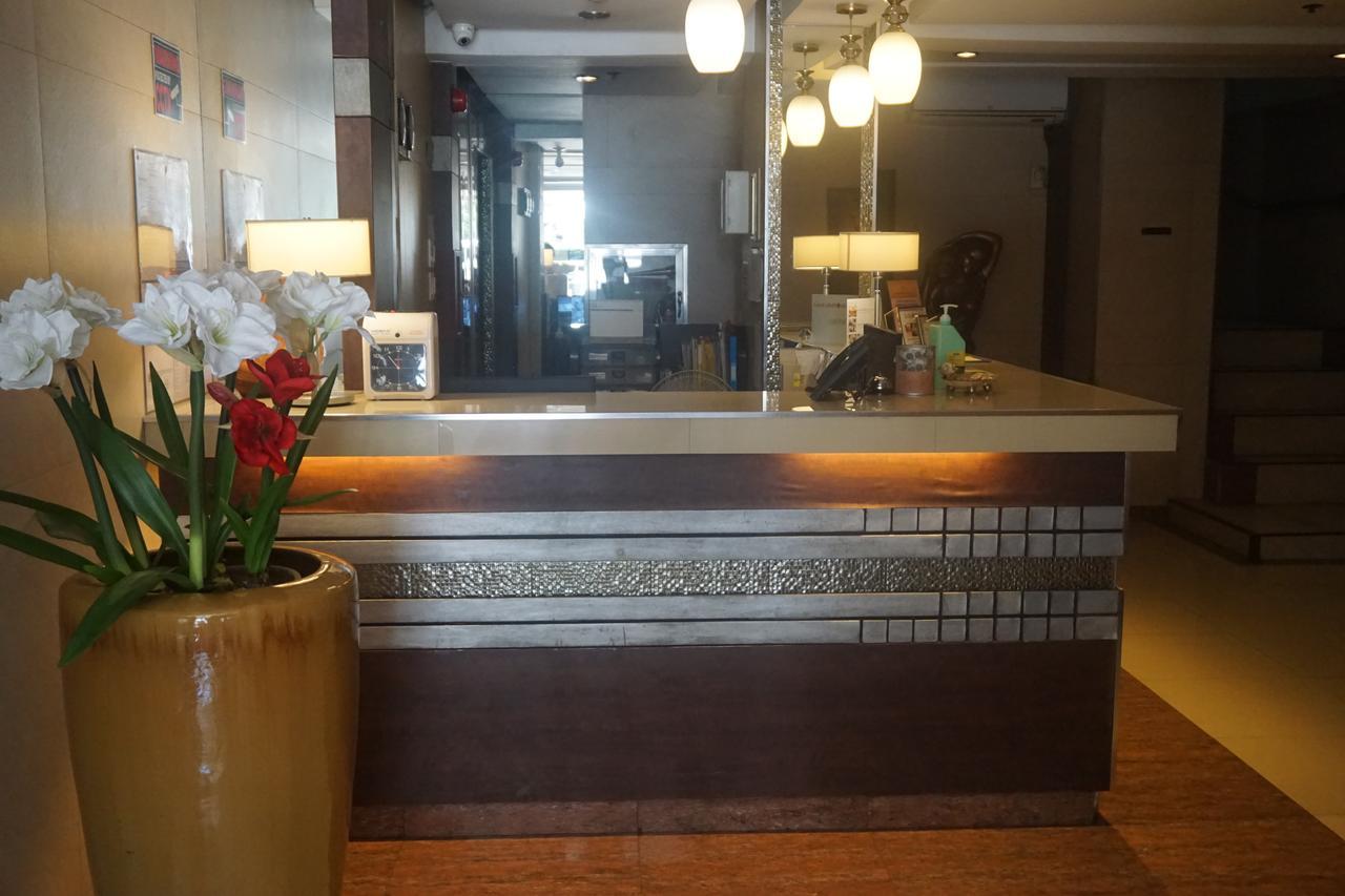 The Shila Philla Hotel Makati City Dış mekan fotoğraf